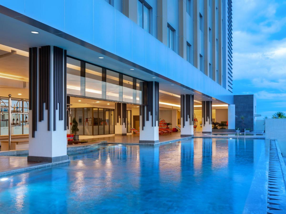 Aston Gresik Hotel & Conference Center Extérieur photo