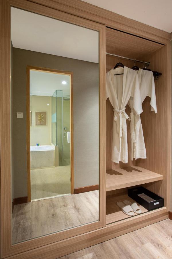Aston Gresik Hotel & Conference Center Extérieur photo