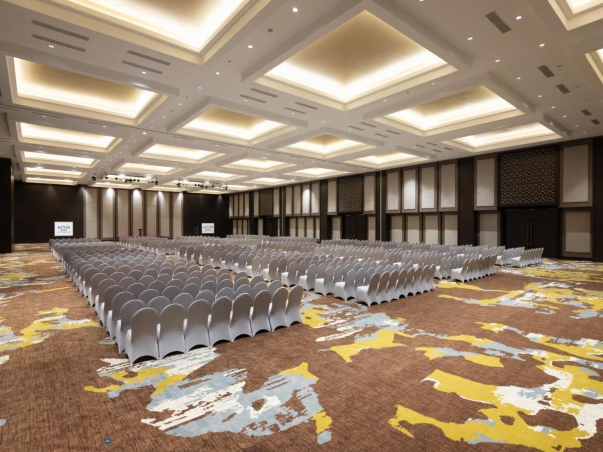 Aston Gresik Hotel & Conference Center Extérieur photo