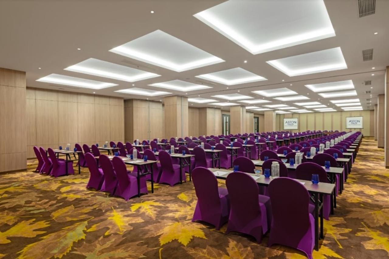 Aston Gresik Hotel & Conference Center Extérieur photo