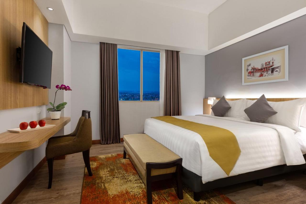 Aston Gresik Hotel & Conference Center Extérieur photo