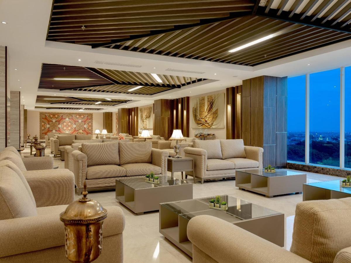 Aston Gresik Hotel & Conference Center Extérieur photo