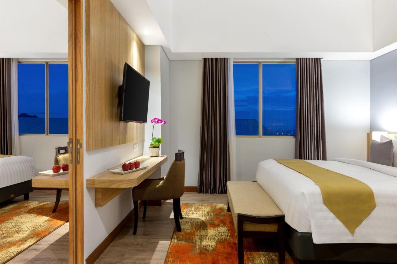 Aston Gresik Hotel & Conference Center Extérieur photo