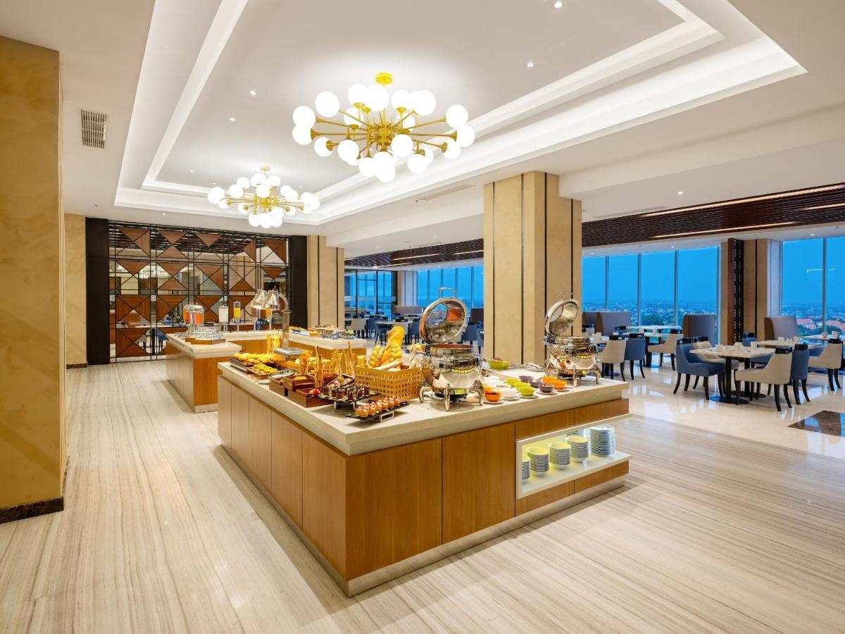 Aston Gresik Hotel & Conference Center Extérieur photo