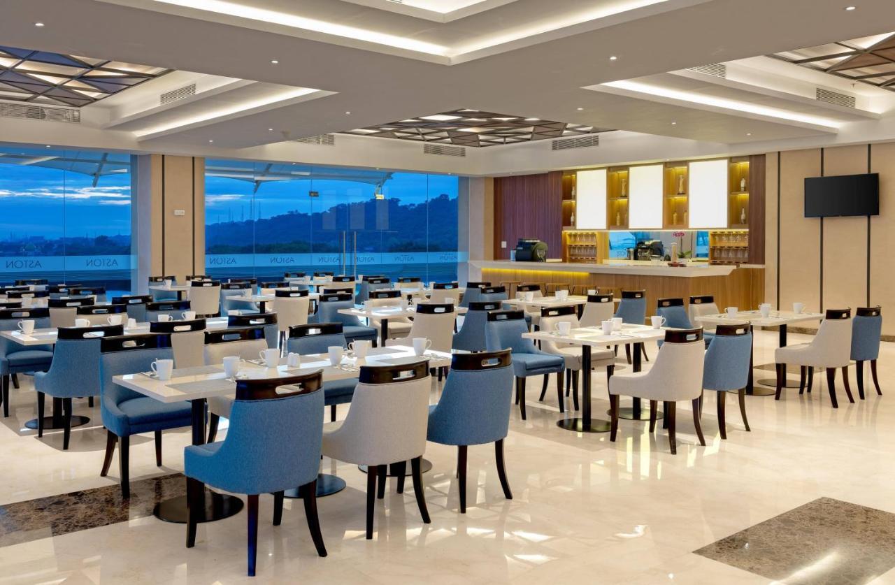 Aston Gresik Hotel & Conference Center Extérieur photo