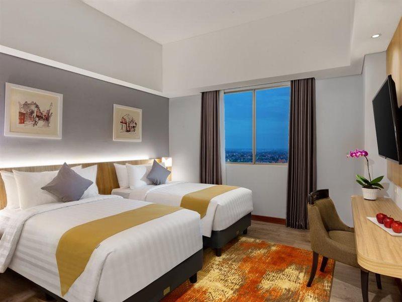 Aston Gresik Hotel & Conference Center Extérieur photo