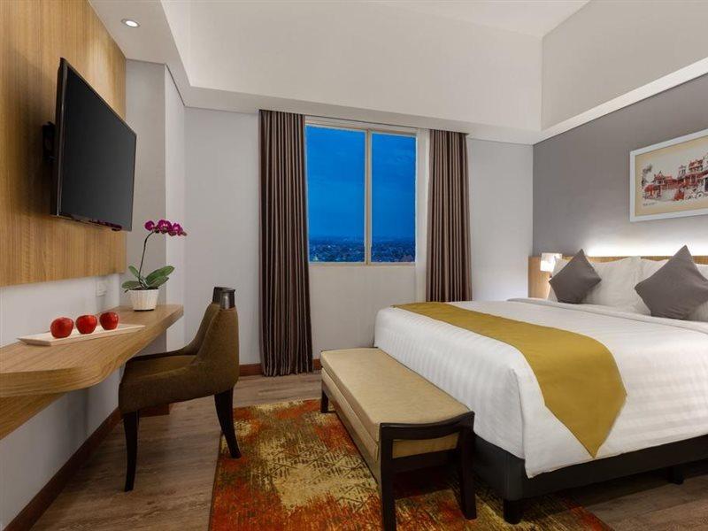 Aston Gresik Hotel & Conference Center Extérieur photo